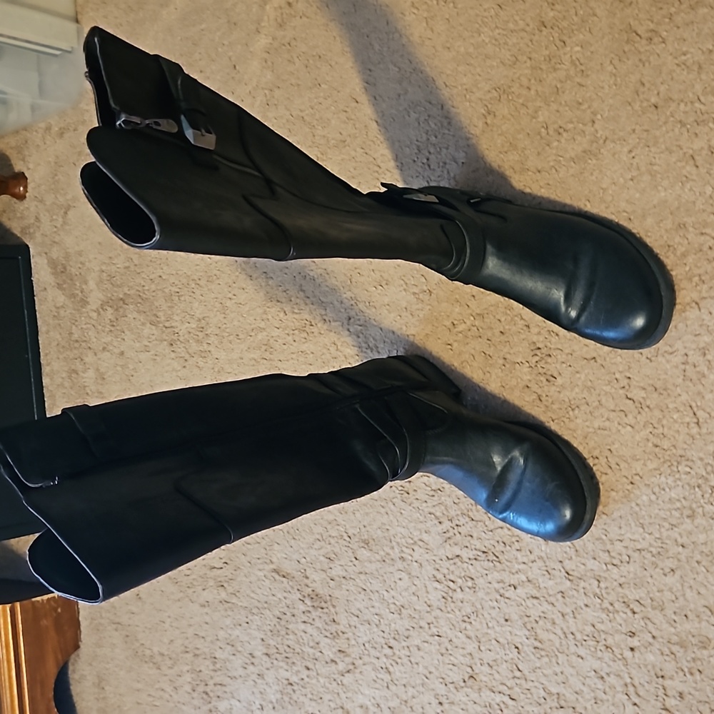 Guess size 9 boots